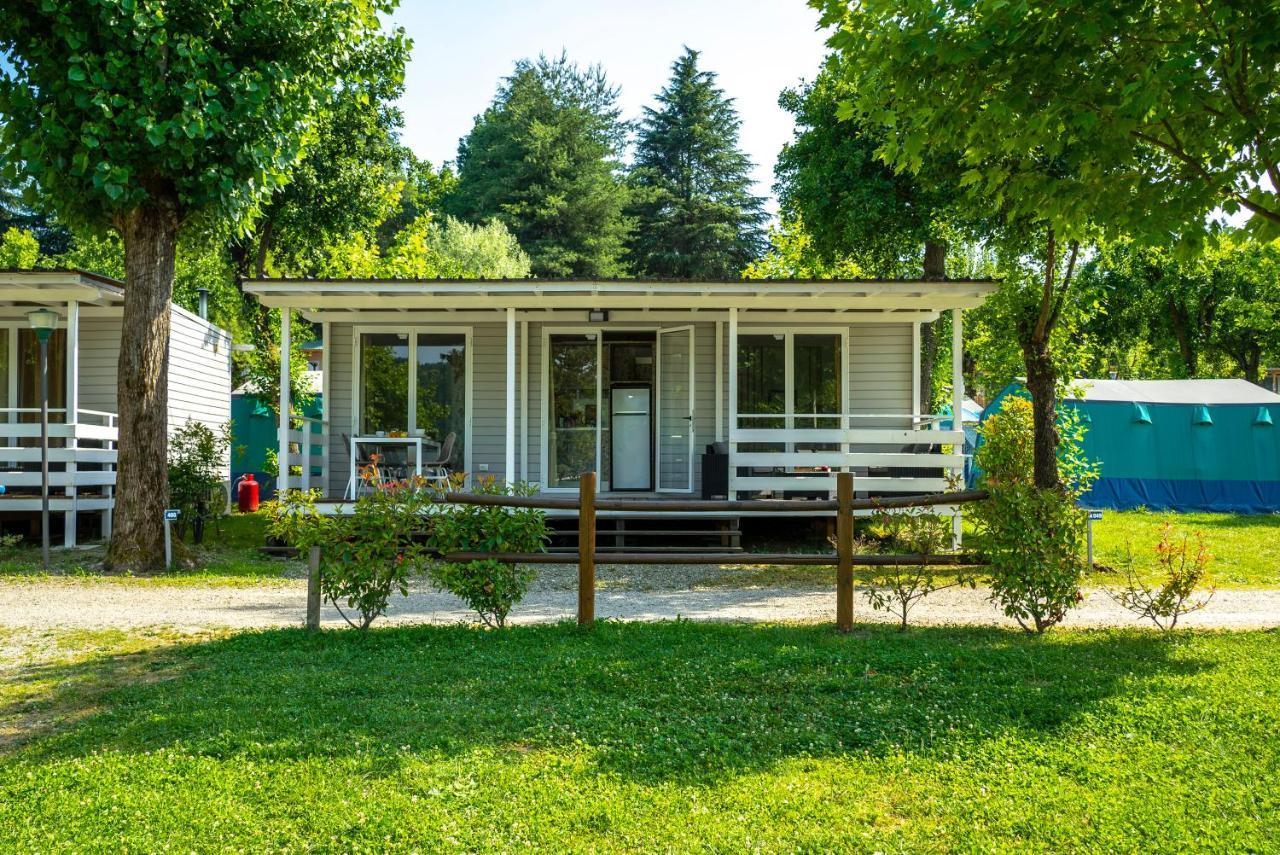 Готель Camping Lido Verbano Кастеллетто-сопра-Тічіно Екстер'єр фото