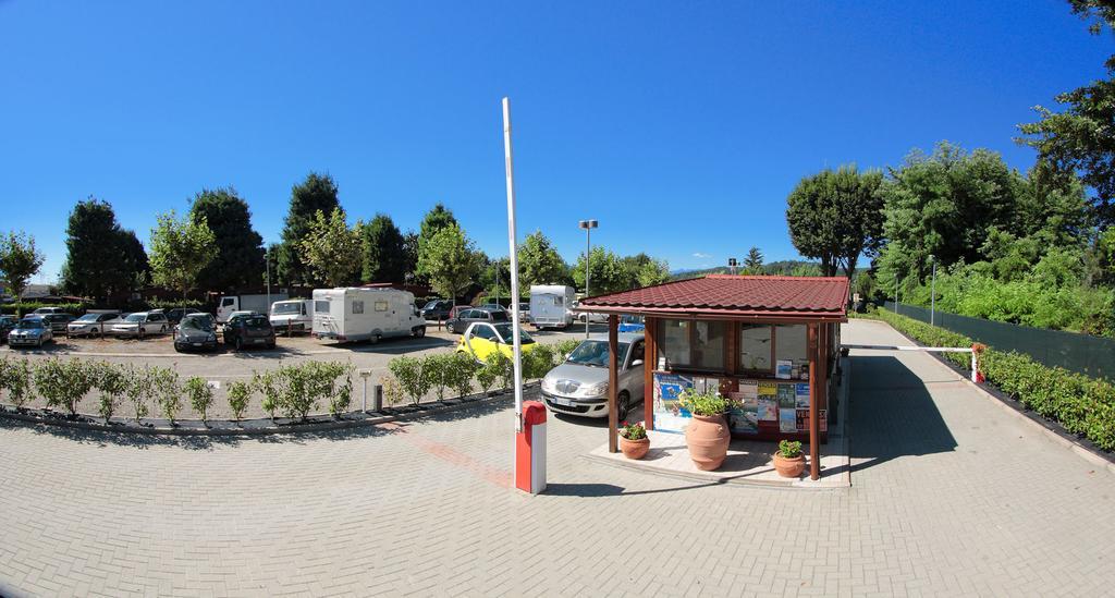 Готель Camping Lido Verbano Кастеллетто-сопра-Тічіно Екстер'єр фото