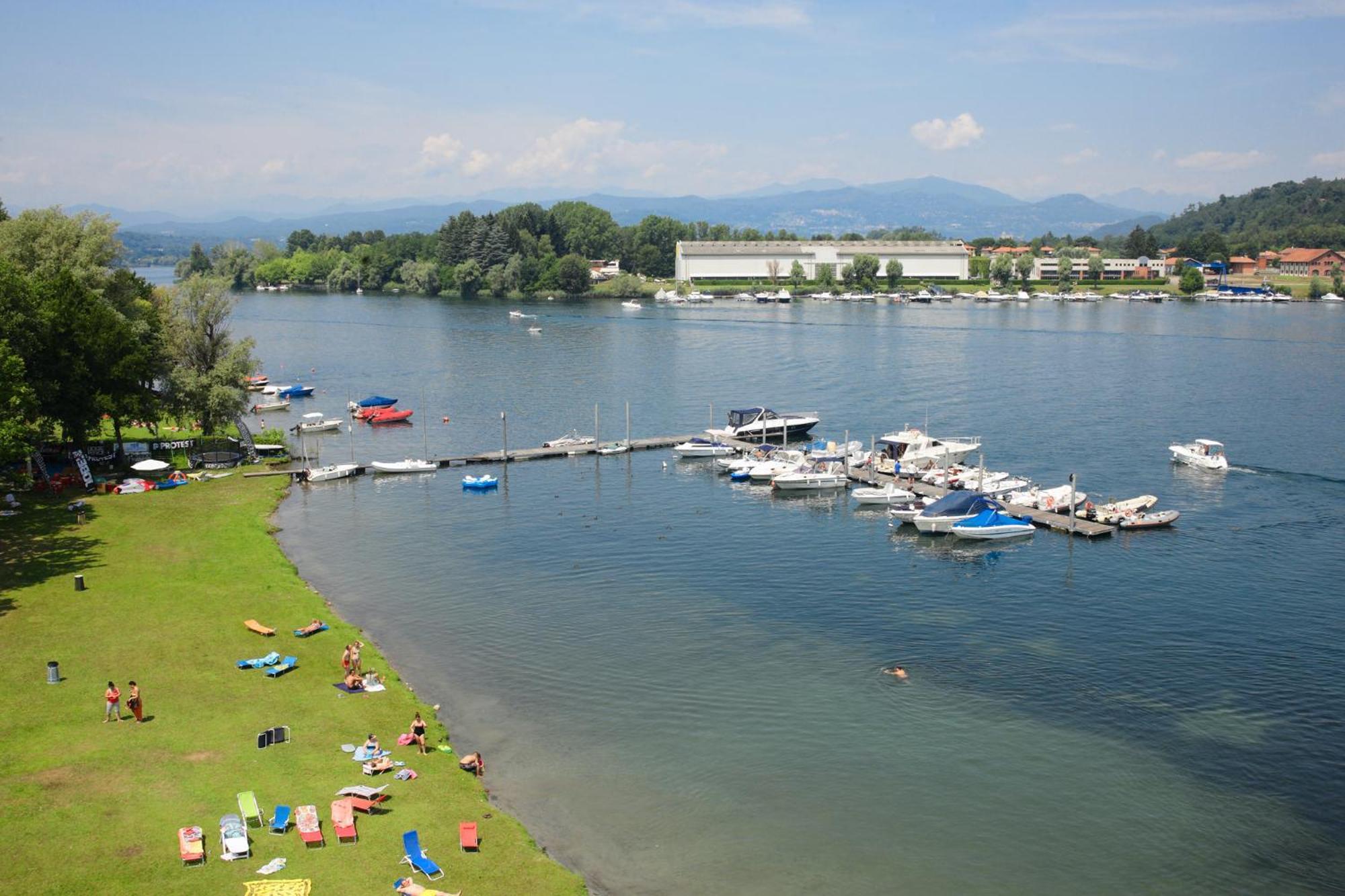 Готель Camping Lido Verbano Кастеллетто-сопра-Тічіно Екстер'єр фото